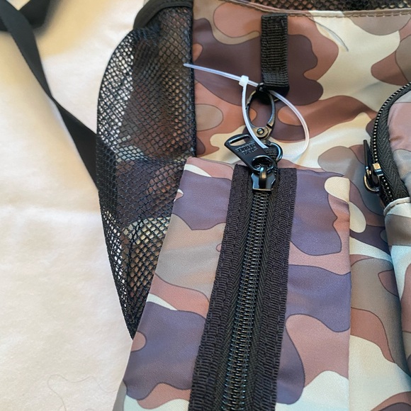 NWT Steve Madden Men’s Multi-Pocket Dome Backpack, Olive/camo - Picture 3 of 10